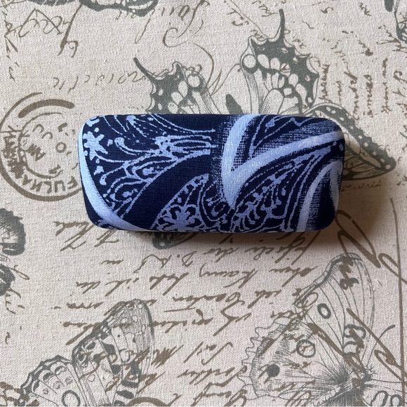Vera Bradley Navy and Cream Eyeglass Case - Picture 2 of 2